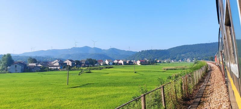 Featured image of post 雪峰山下的“铁水联运”